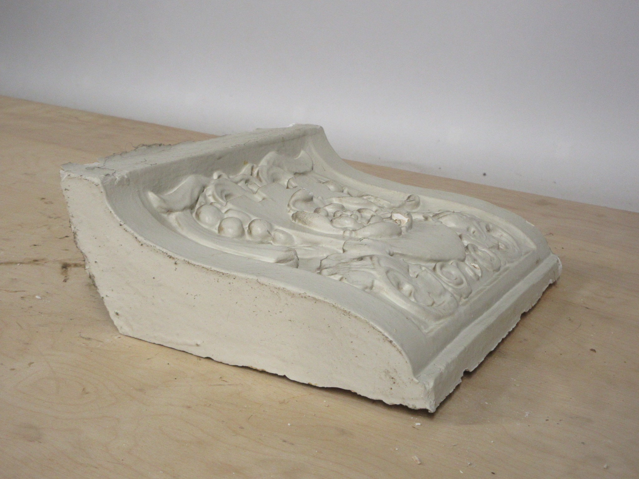 Painted Plaster Moulding 12 3/4"