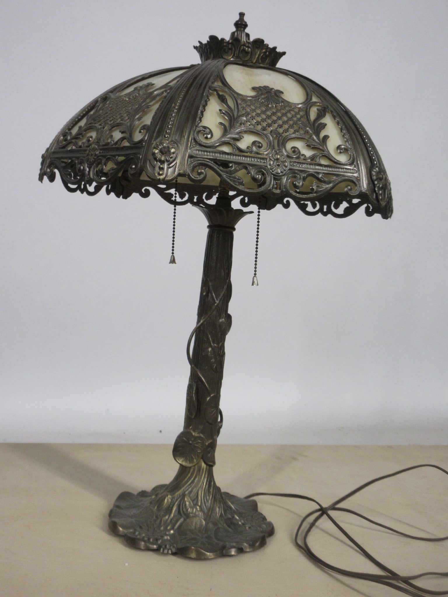 Vintage Filigree Lamp With Glass Shade Accent