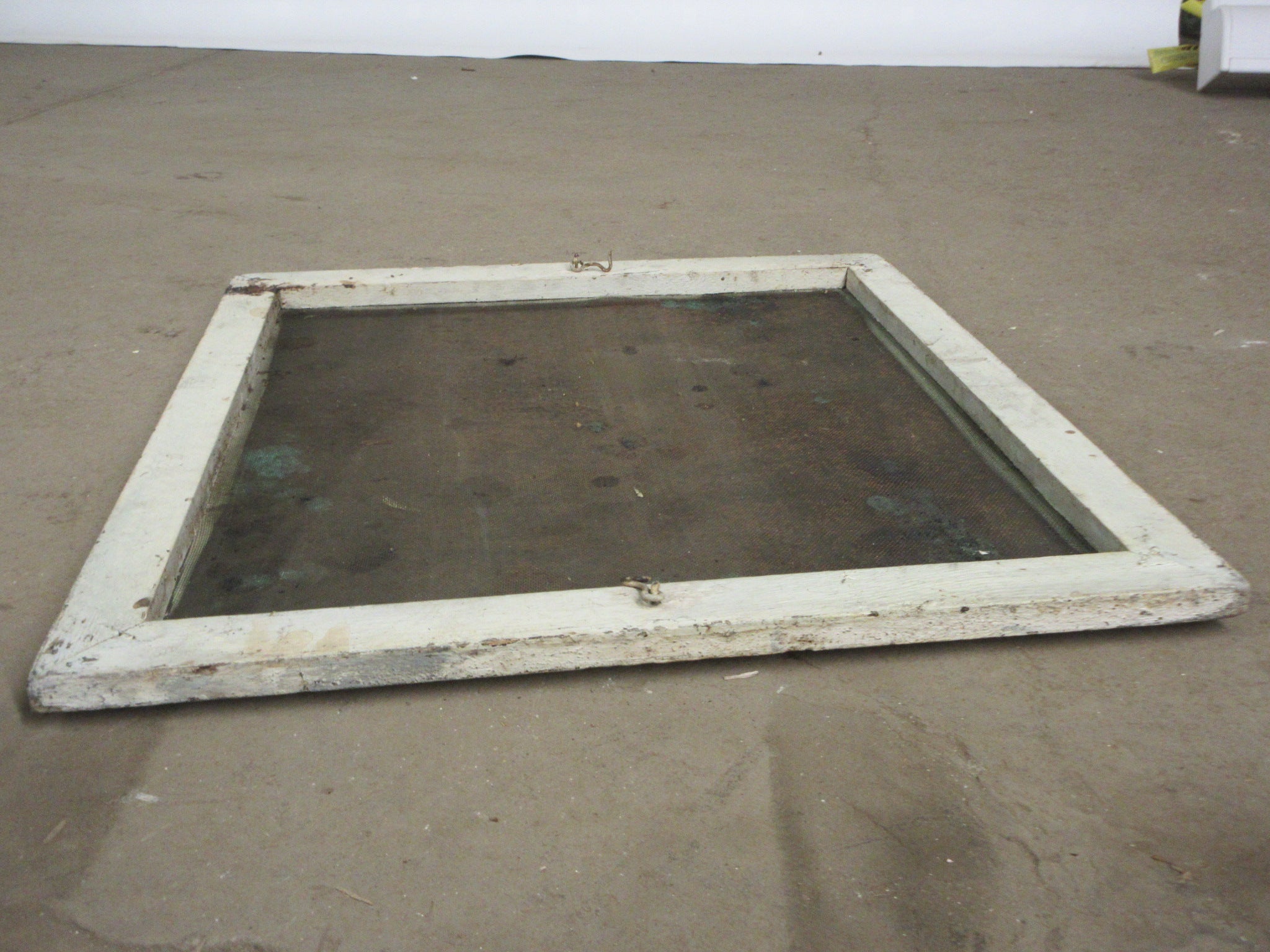 Wooden Frame Screen 24 3/8"