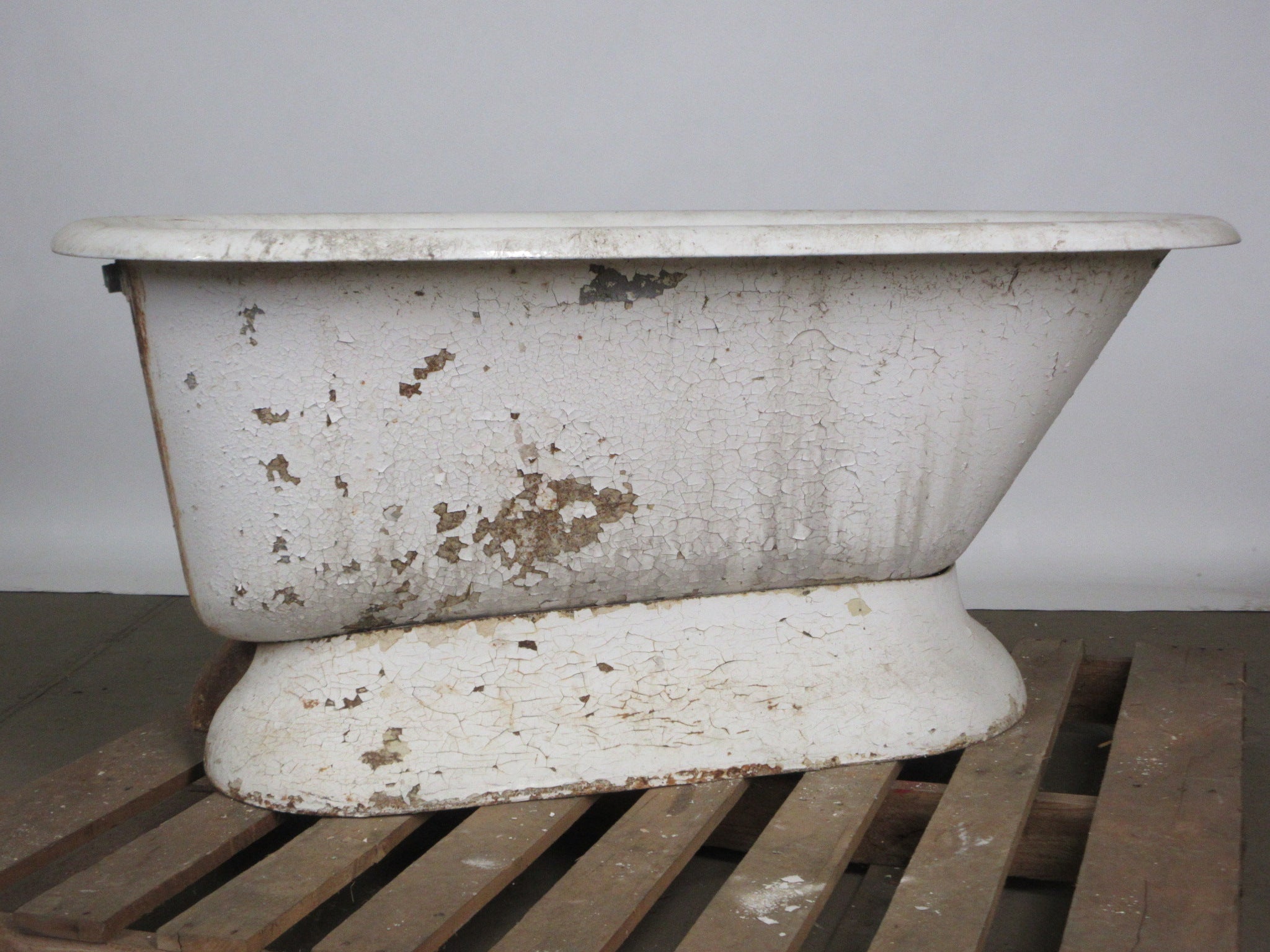 Antique Cast Iron Skirted Bath Tub
