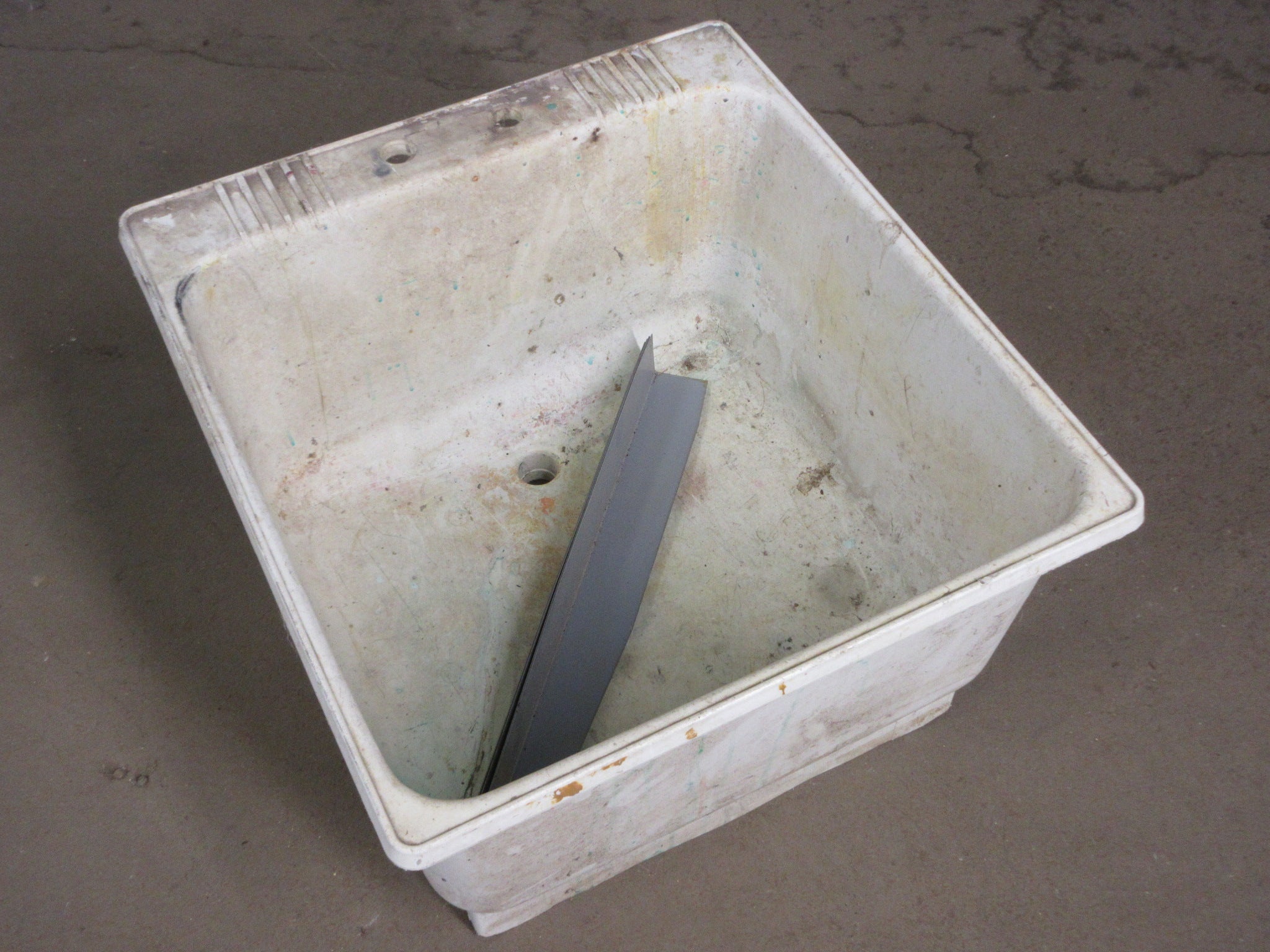 Plastic Utility Sink with Metal Legs
