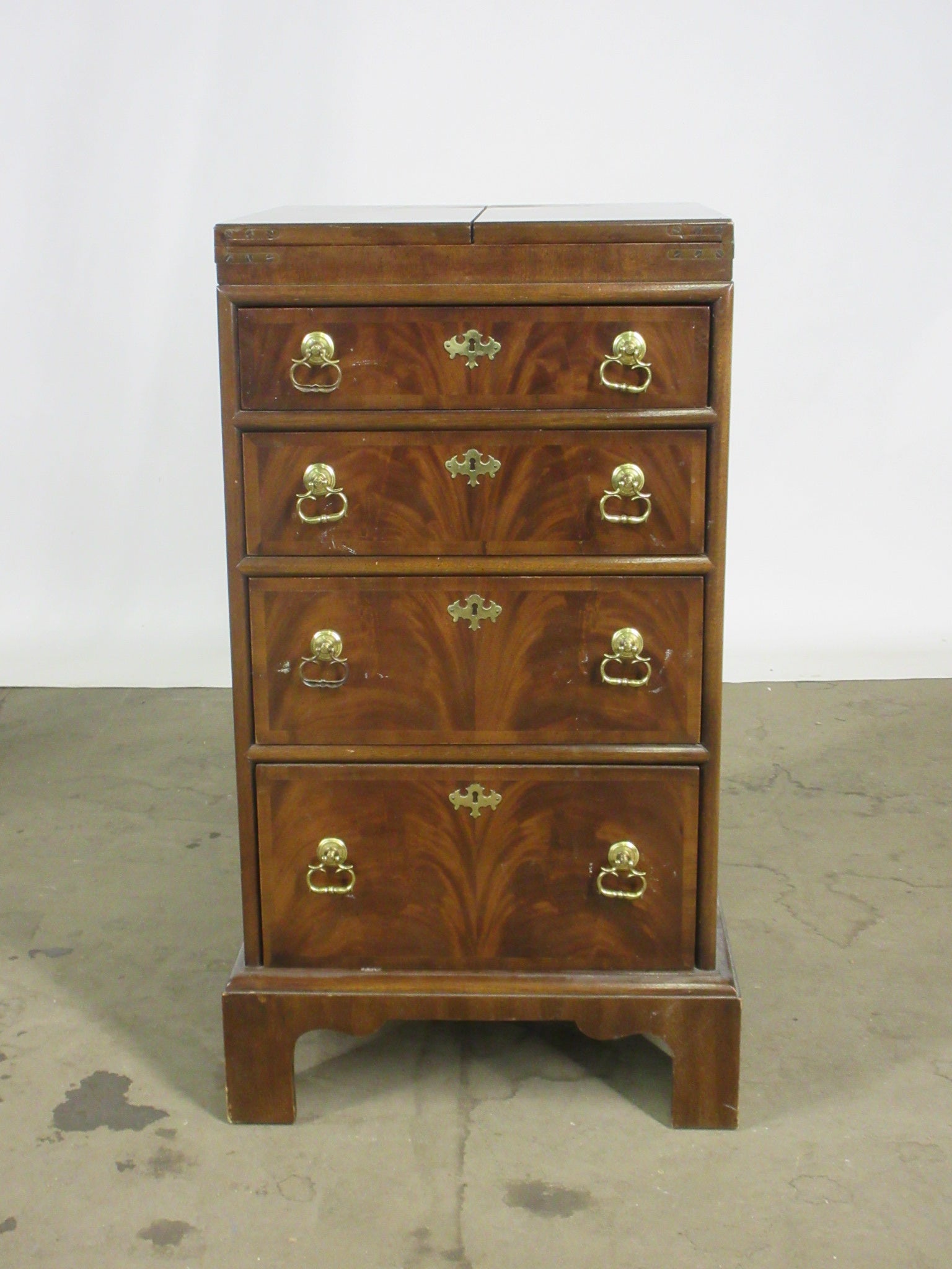 Drexel 18th Century Classic Sideboard Cabinet