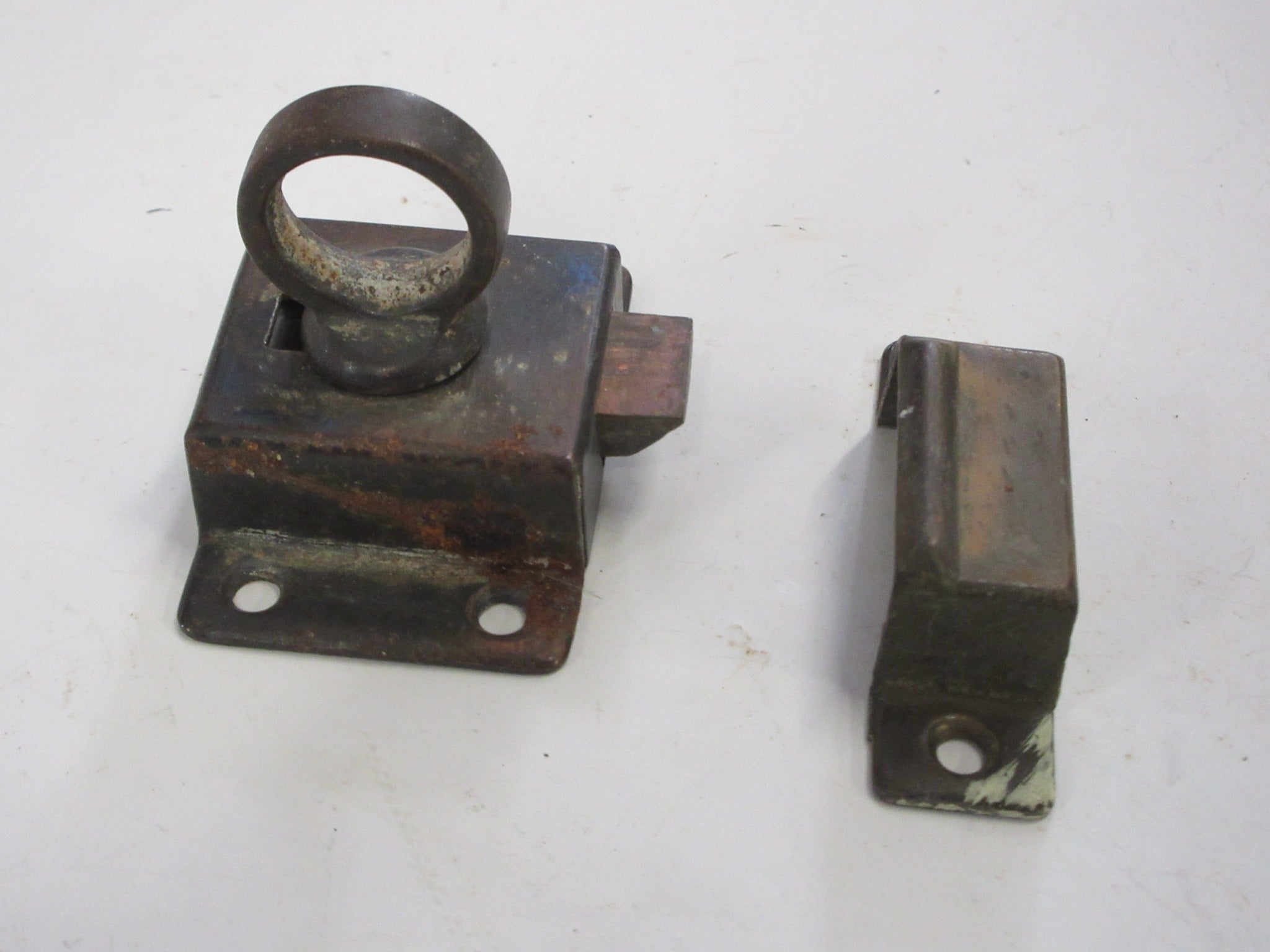 Ring Pull Latch with Catch