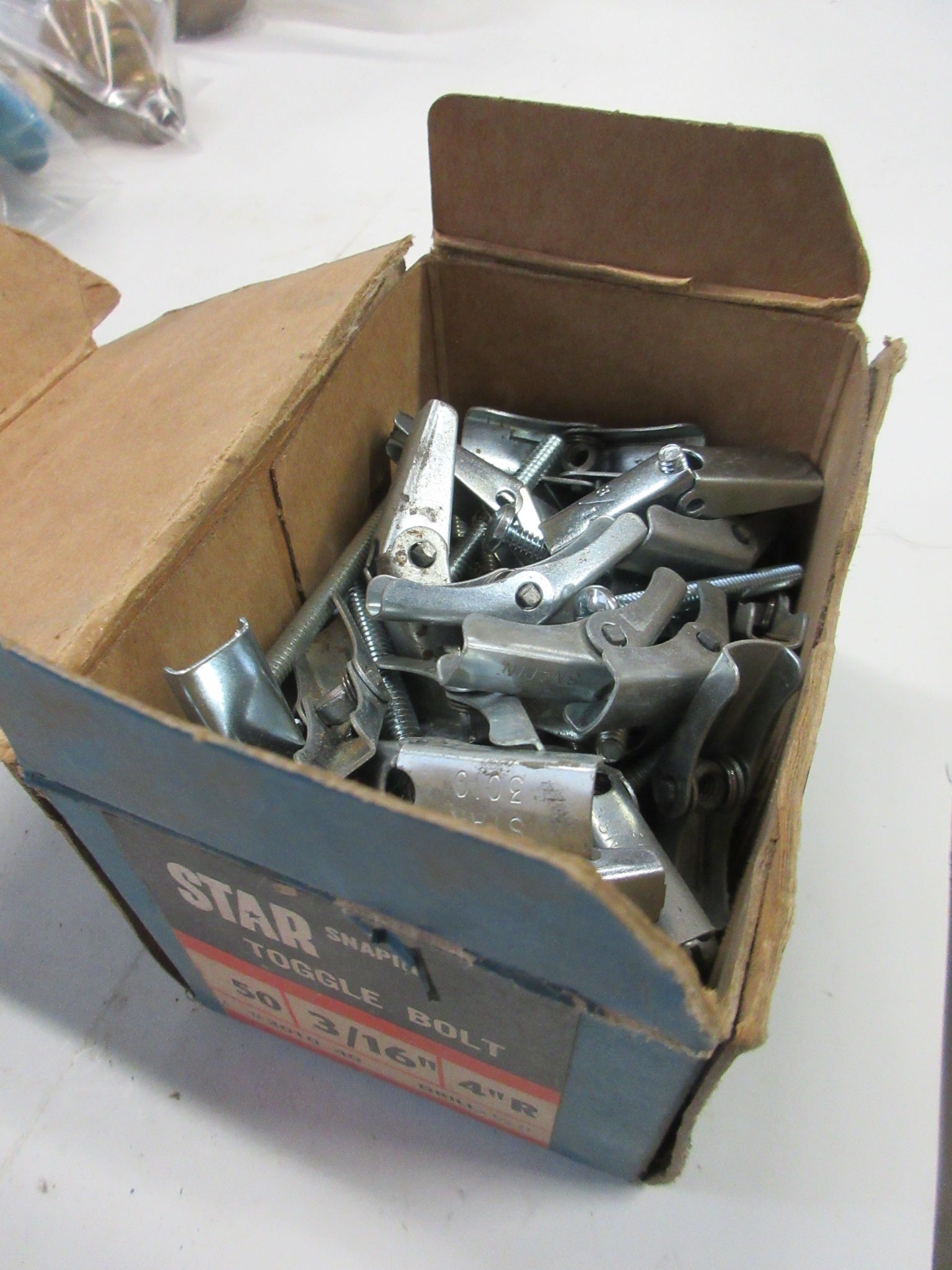 STAR Toggle Bolts