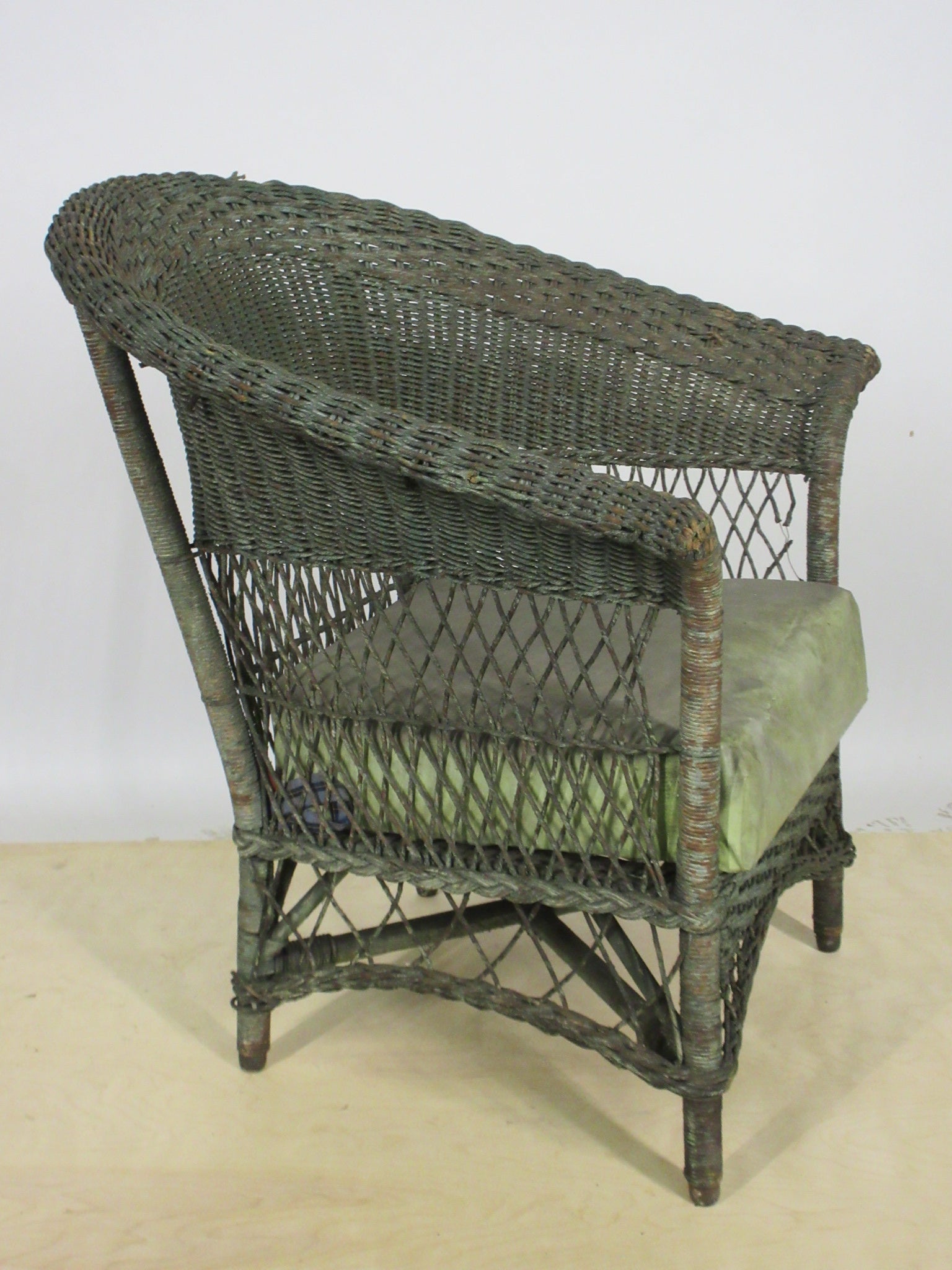 Wicker Patio Chair with Cushion